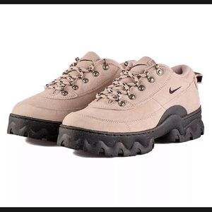 Nike Lahar Low Women’s 8.5 Fossil Stone Black